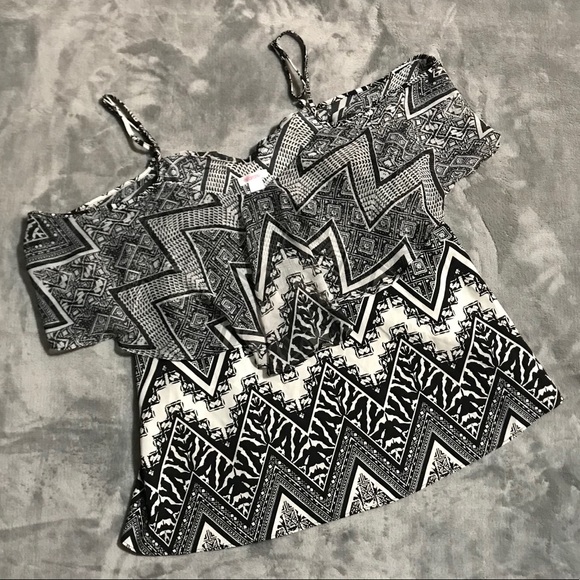 Xhilaration Tops - Xhilaration Top, size Large!